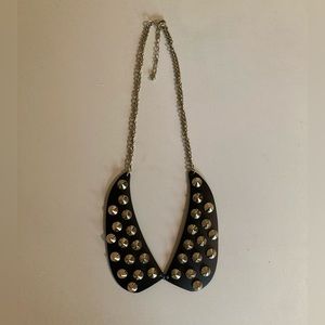 Women’s necklace FREE w/10$ purchase